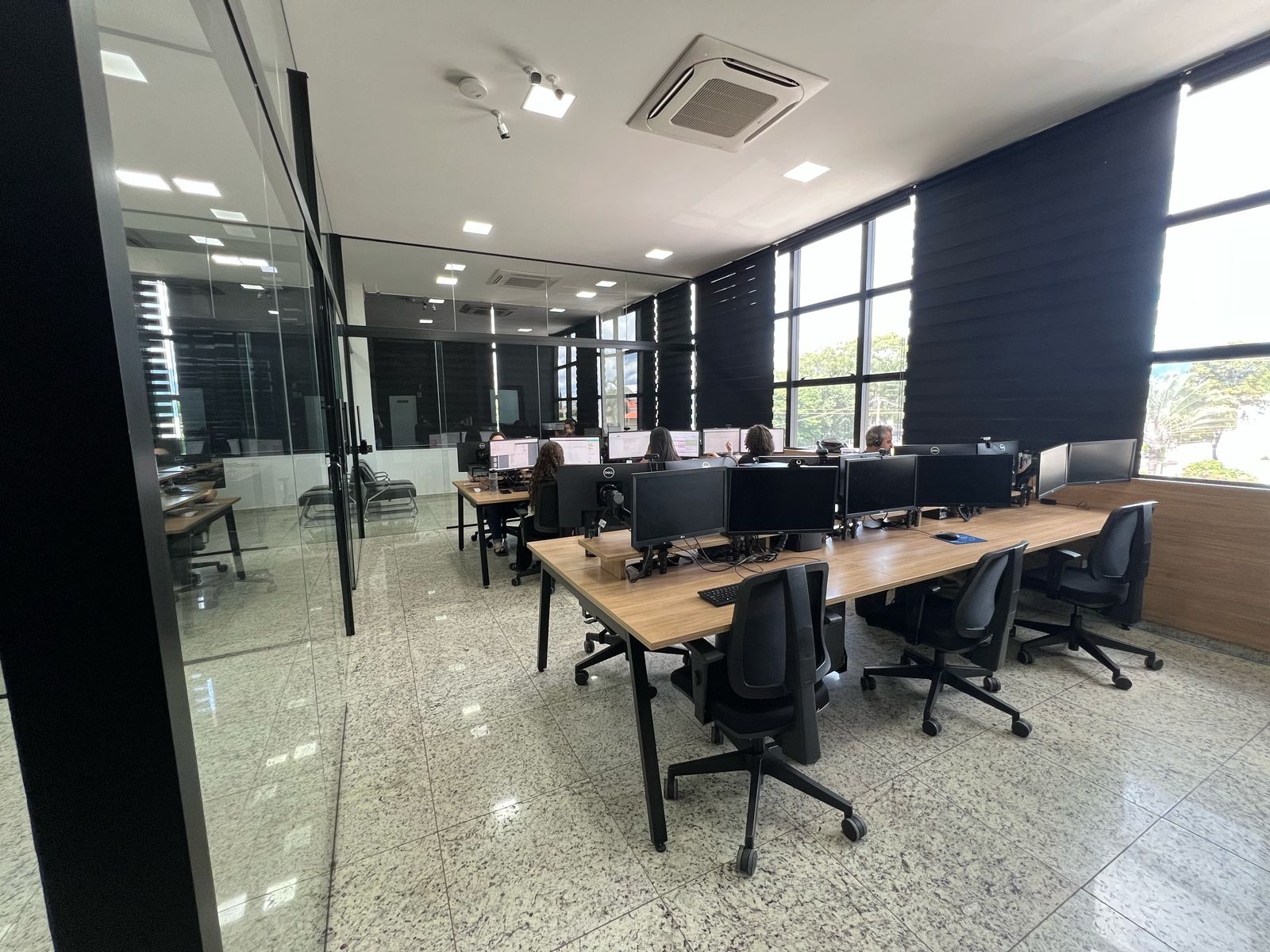 Escritório que mostra ambiente da empresa